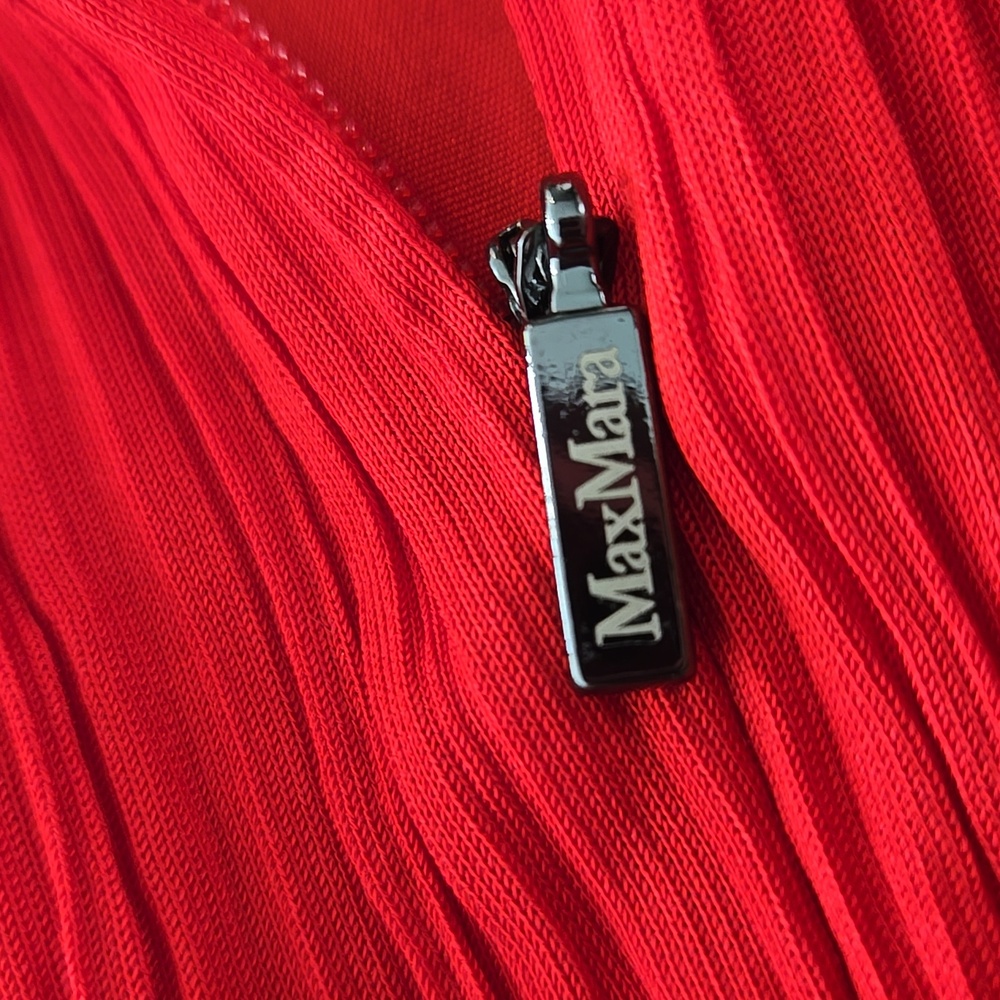 Max Mara Red Long-Sleeved Midi Dress Featuring Pleated Texture Size 2 - Picture 8 of 9
